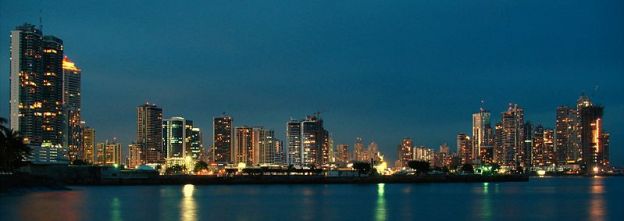 Ciudad_de_Panama_de_noche-624x221.jpg